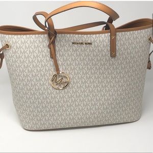 MICHAEL KORS JET SET TRAVEL LG